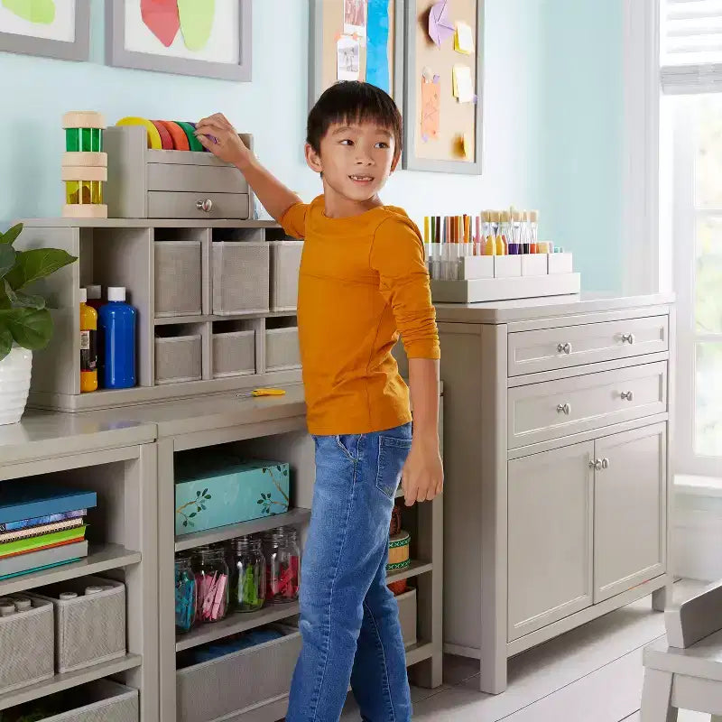 Martha Stewart Loisirs Créatifs – Rangement double ouvert pour enfants : Organisateur de fournitures d'art et d'artisanat en bois pour enfants avec bacs de rangement en tissu