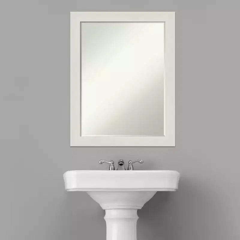 Miroir mural de salle de bain Amanti Art Rustic Plank White Narrow Petite Bevel 27,5 x 21,5 po