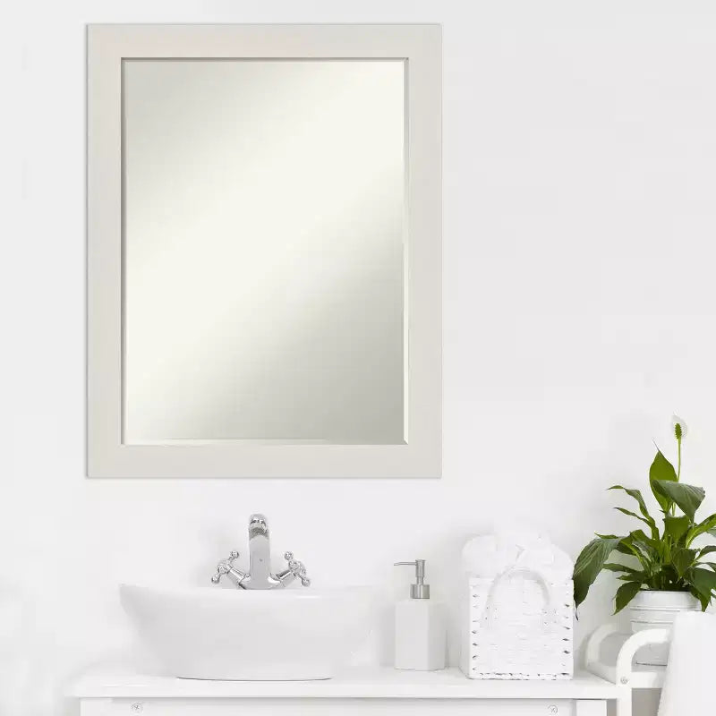 Miroir mural de salle de bain Amanti Art Rustic Plank White Narrow Petite Bevel 27,5 x 21,5 po