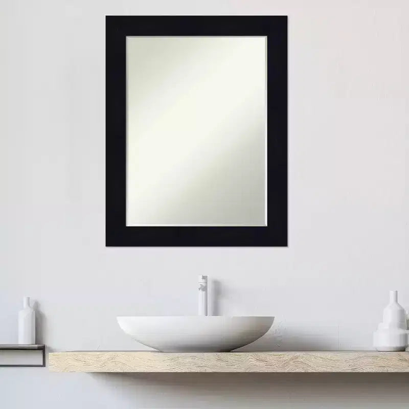 Miroir mural de salle de bain en bois biseauté Shiplap Petite par Amanti Art