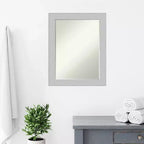 Miroir mural de salle de bain en bois biseauté Shiplap Petite par Amanti Art