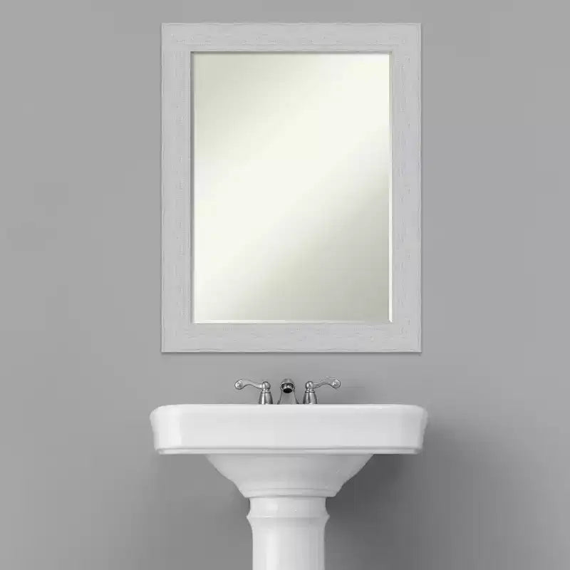 Miroir mural de salle de bain en bois biseauté Shiplap Petite par Amanti Art
