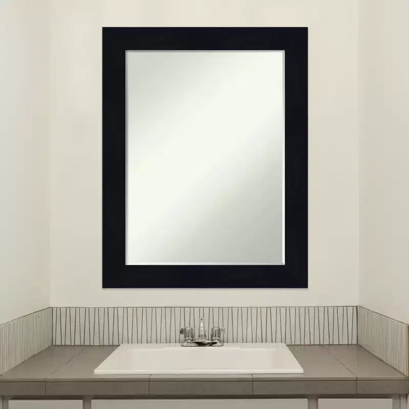 Miroir mural de salle de bain en bois biseauté Shiplap Petite par Amanti Art