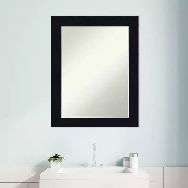 Miroir mural de salle de bain en bois biseauté Shiplap Petite par Amanti Art