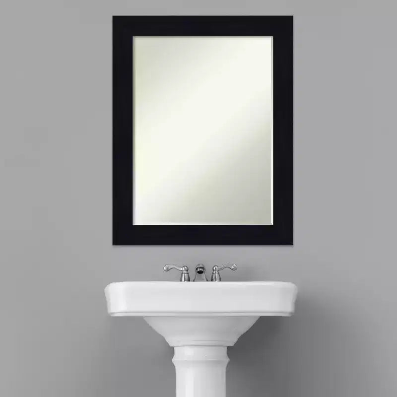 Miroir mural de salle de bain en bois biseauté Shiplap Petite par Amanti Art