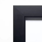 Miroir mural de salle de bain biseauté en bois étroit noir Corvino de Amanti Art