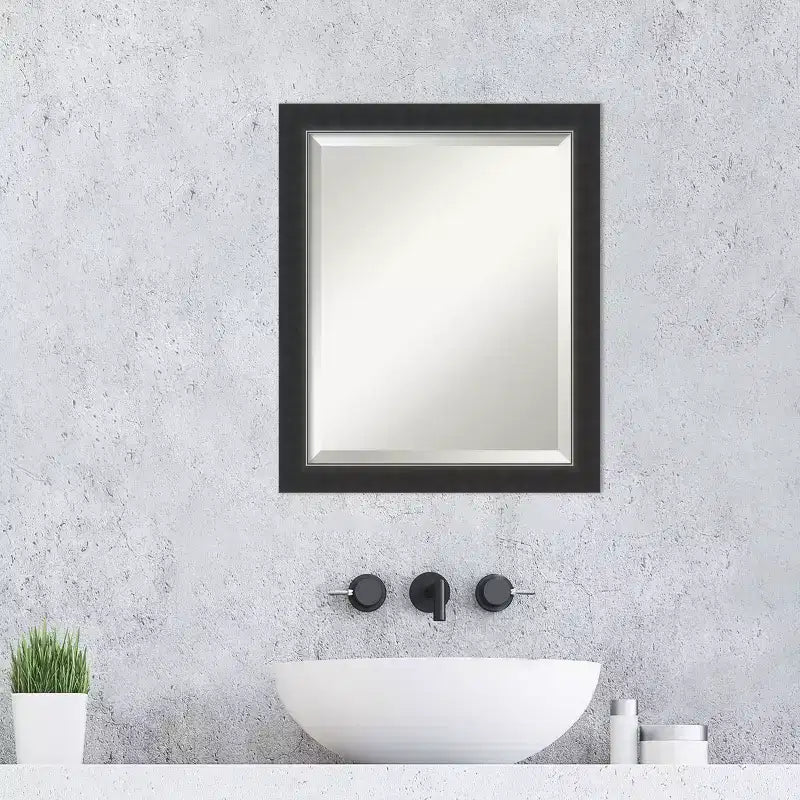 Miroir mural de salle de bain biseauté en bois étroit noir Corvino de Amanti Art