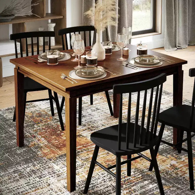 Table à manger en bois Merrick Lane avec pieds fuselés