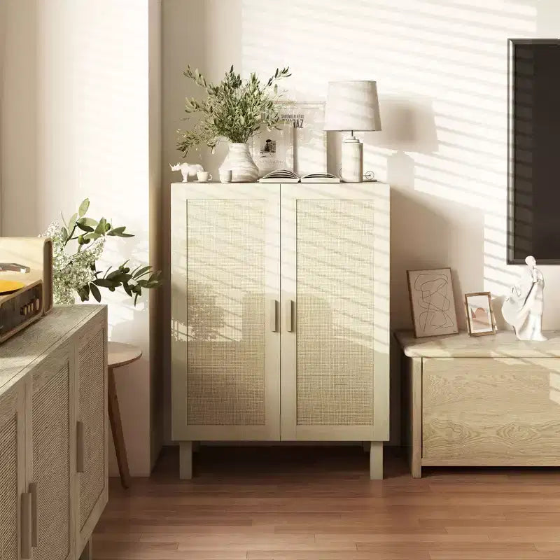 HOMCOM Meuble de Rangement, Buffet avec Portes en Rotin et Étagères Réglables pour Salon, Naturel