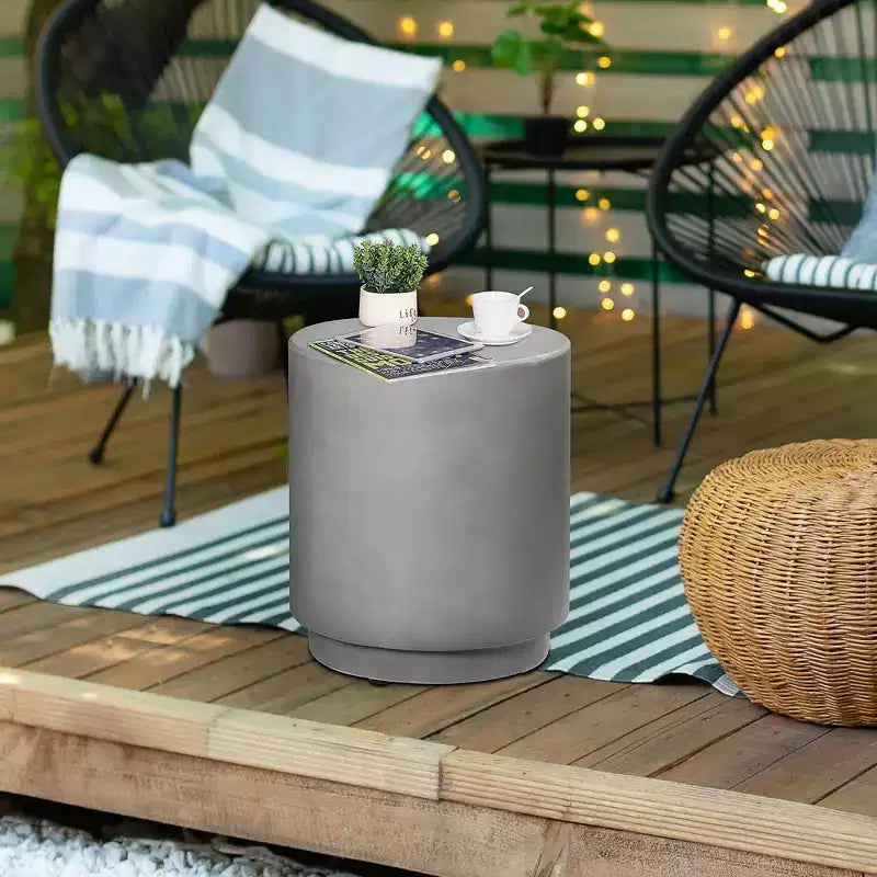 HOMCOM Table d'appoint légère avec finition béton, Table d'appoint ronde avec 4 pieds réglables pour l'intérieur et l'extérieur