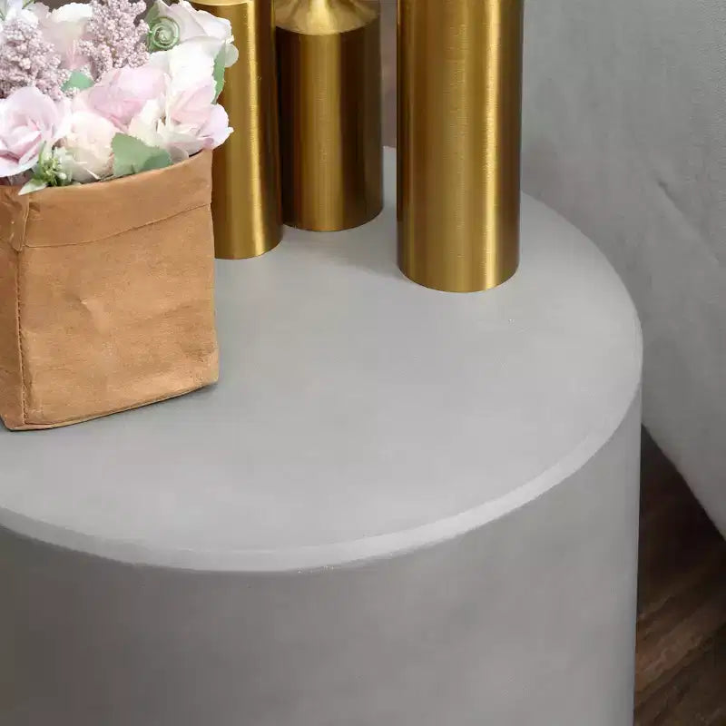 HOMCOM Table d'appoint légère avec finition béton, Table d'appoint ronde avec 4 pieds réglables pour l'intérieur et l'extérieur