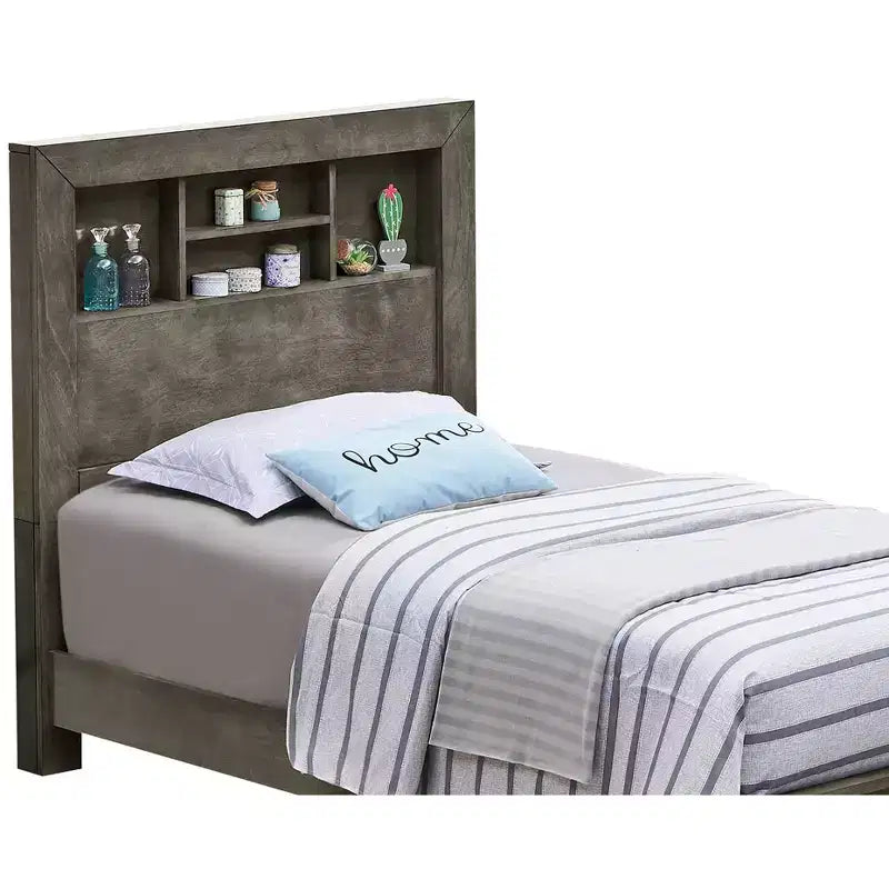 Lit plateforme double Burlington avec étagère de rangement de Passion Furniture