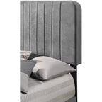 Lit double capitonné Lodi Velvet UpholsteChannel par Passion Furniture