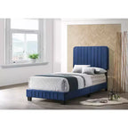 Lit double capitonné Lodi Velvet UpholsteChannel par Passion Furniture