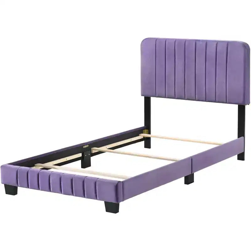 Lit double capitonné Lodi Velvet UpholsteChannel par Passion Furniture