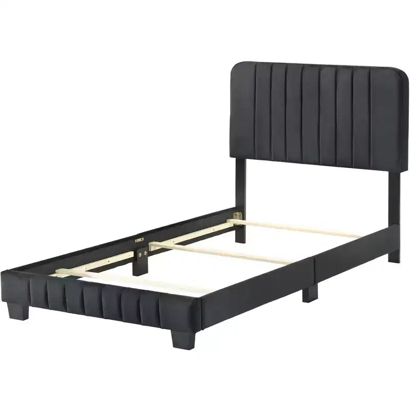 Lit double capitonné Lodi Velvet UpholsteChannel par Passion Furniture