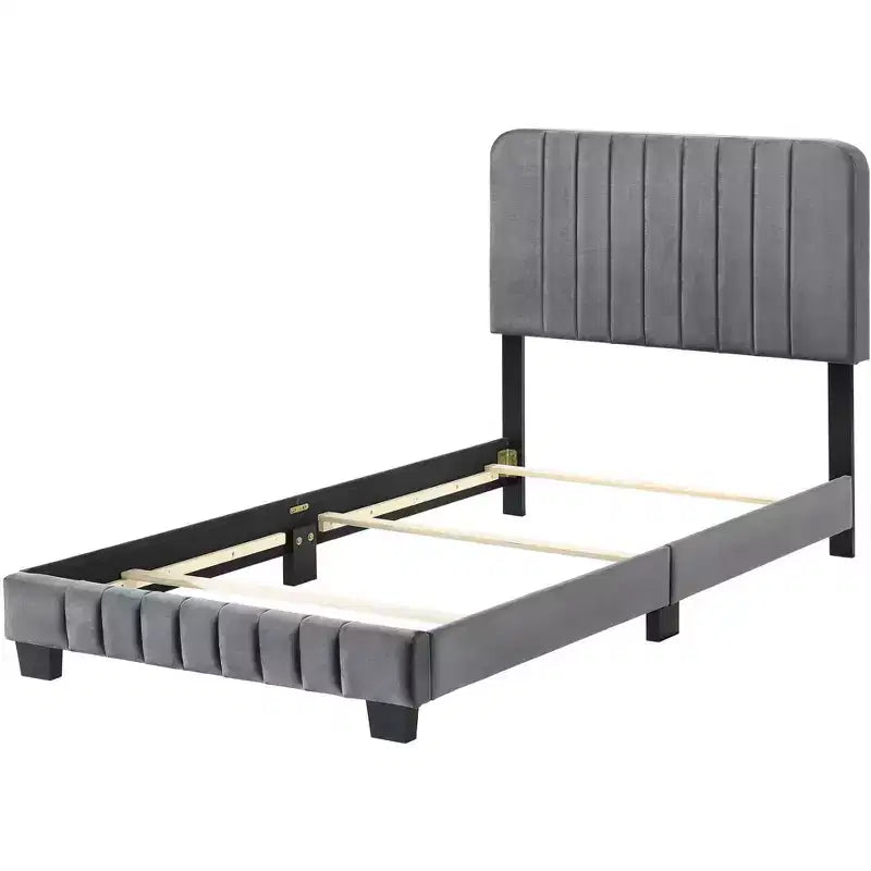 Lit double capitonné Lodi Velvet UpholsteChannel par Passion Furniture