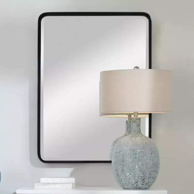 Miroir Mural Décoratif Rectangulaire Uttermost, Moderne, Biseauté, Cadre en Fer Noir Satiné, 30 po de Large, pour Salle de Bain, Chambre à Coucher, Salon