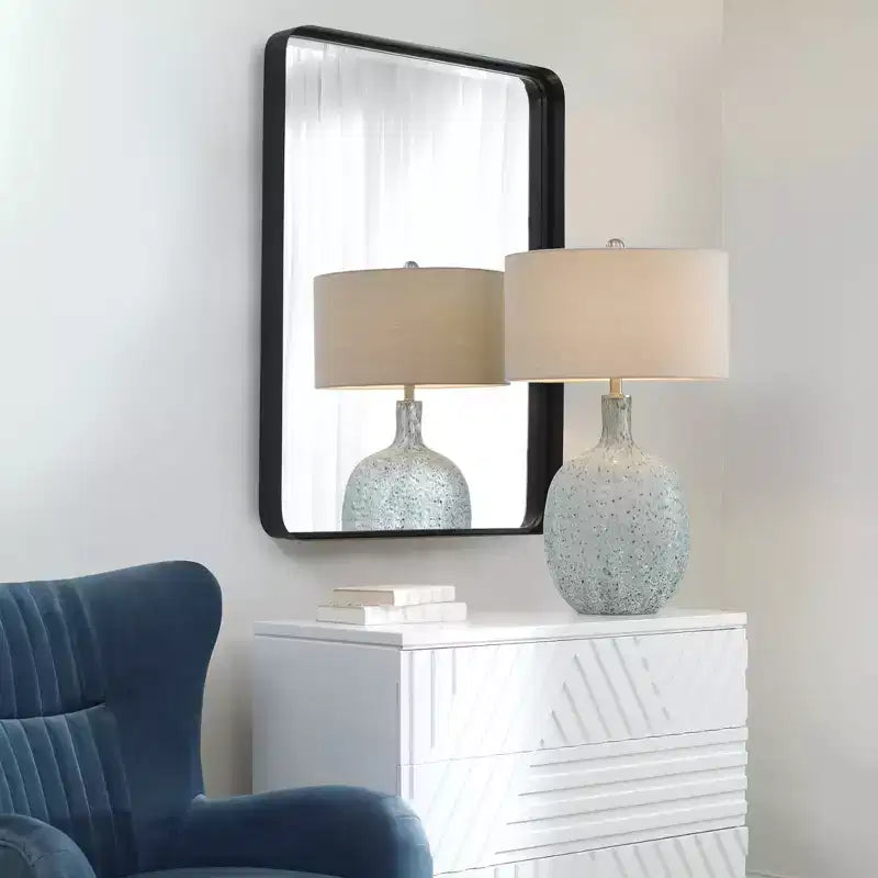 Miroir Mural Décoratif Rectangulaire Uttermost, Moderne, Biseauté, Cadre en Fer Noir Satiné, 30 po de Large, pour Salle de Bain, Chambre à Coucher, Salon