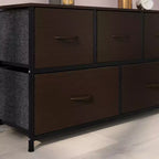 Commode de rangement à 5 tiroirs Emma et Oliver avec cadre en fonte, plateau en bois et tiroirs en tissu à ouverture facile avec poignées en bois