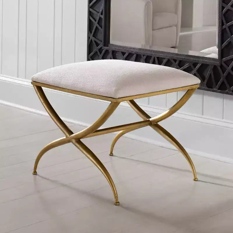 Petit banc Uttermost Crossing 23 1/2 po de large en tissu blanc