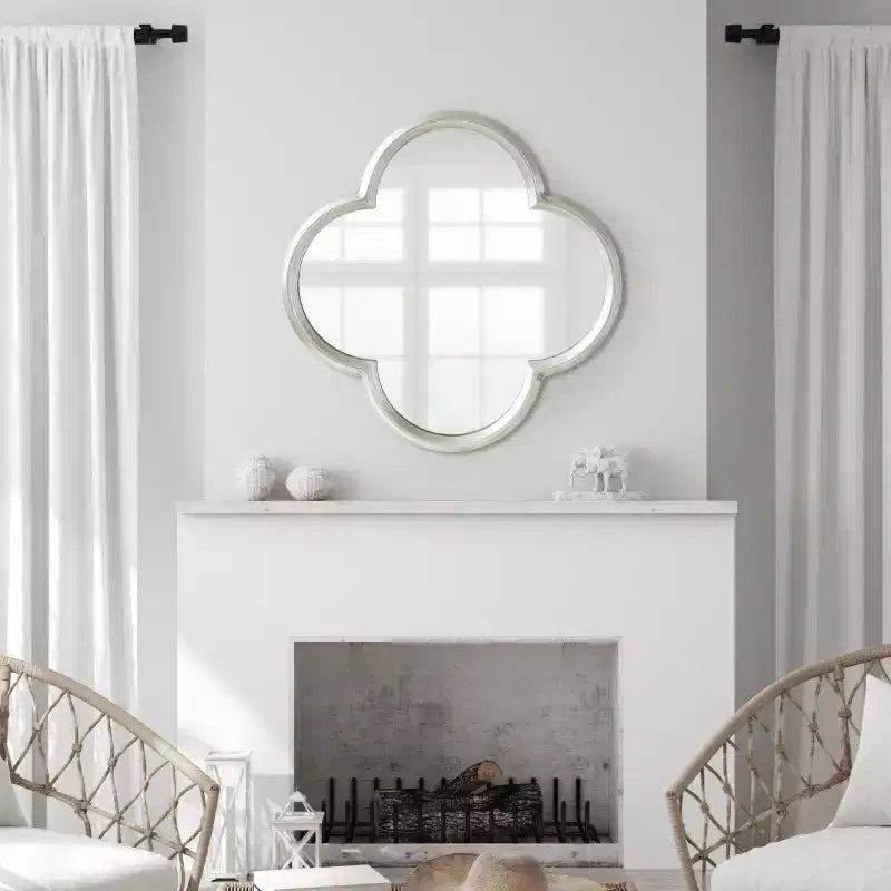 Miroir Krisi festonné en MDF de Kate and Laurel, 28x28, Argent