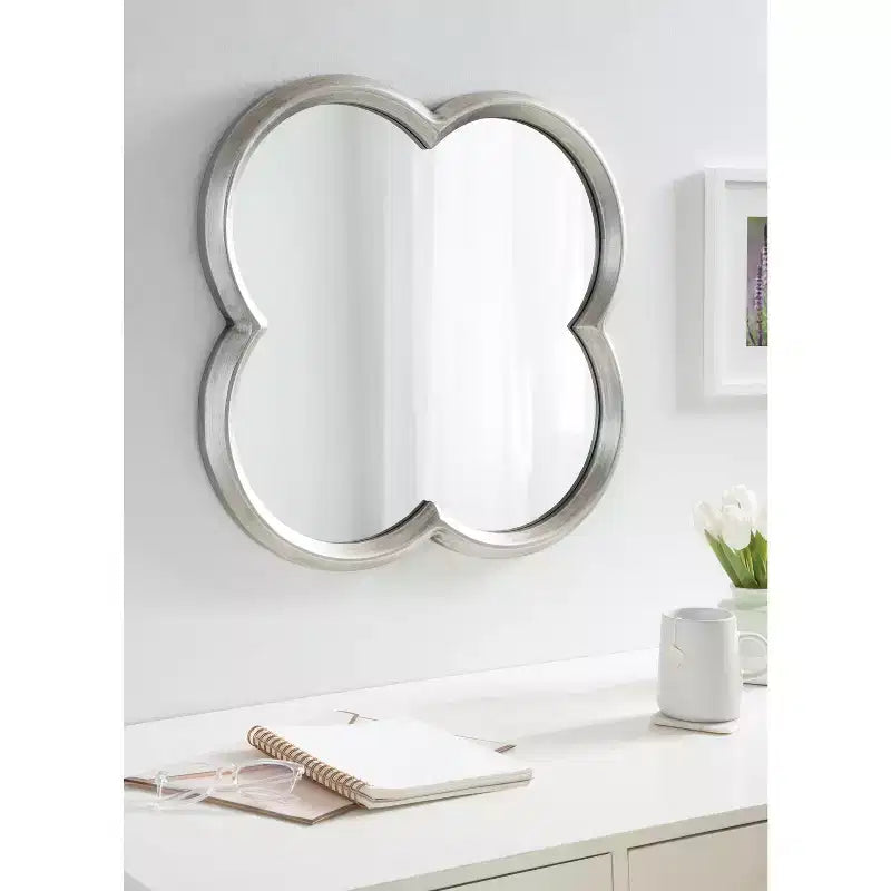 Miroir Krisi festonné en MDF de Kate and Laurel, 28x28, Argent