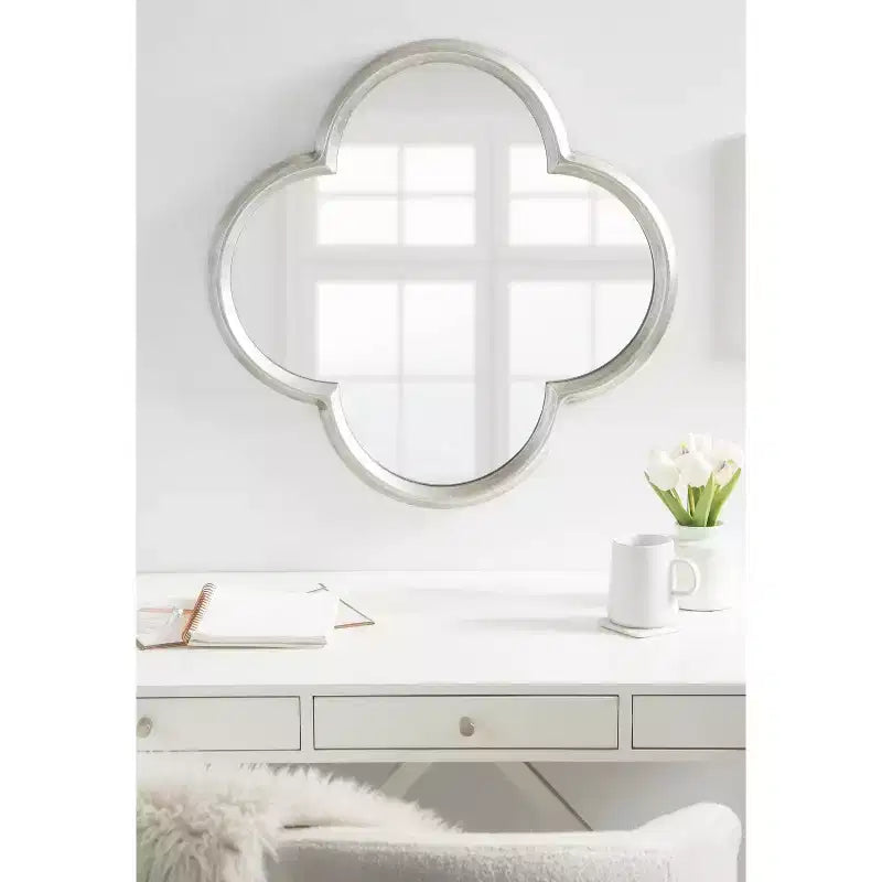 Miroir Krisi festonné en MDF de Kate and Laurel, 28x28, Argent