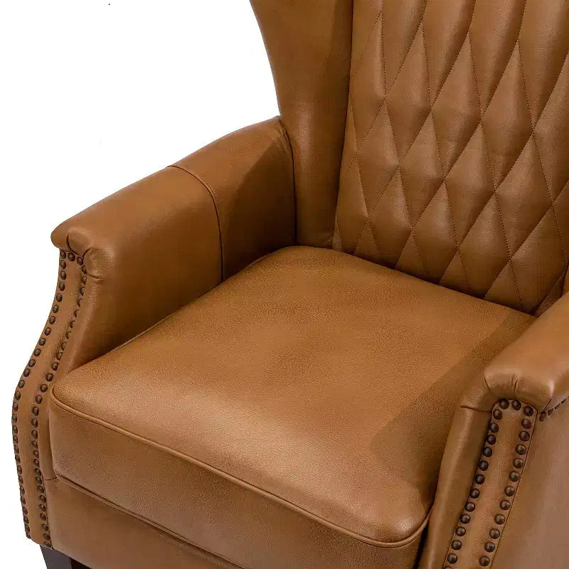 Fauteuil en cuir véritable Valerius avec garniture cloutée et pieds en bois massif | HULALA HOME