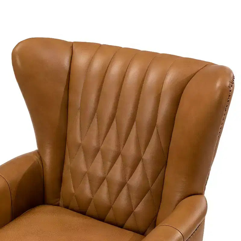 Fauteuil en cuir véritable Valerius avec garniture cloutée et pieds en bois massif | HULALA HOME