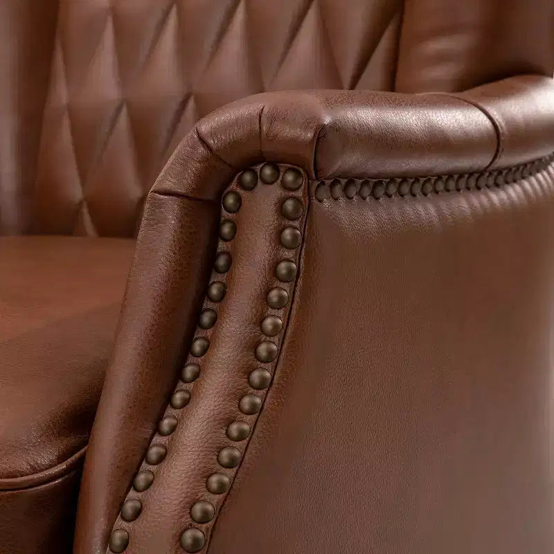 Fauteuil en cuir véritable Valerius avec garniture cloutée et pieds en bois massif | HULALA HOME
