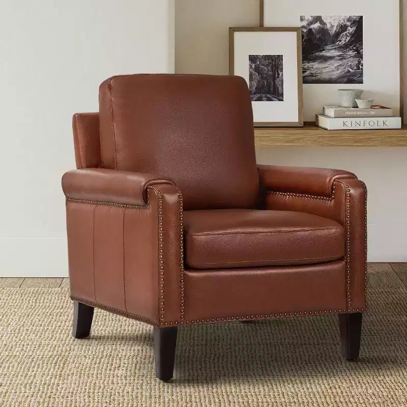 Fauteuil Hellmuth en cuir véritable avec coussin amovible et garnitures cloutées | HULALA HOME