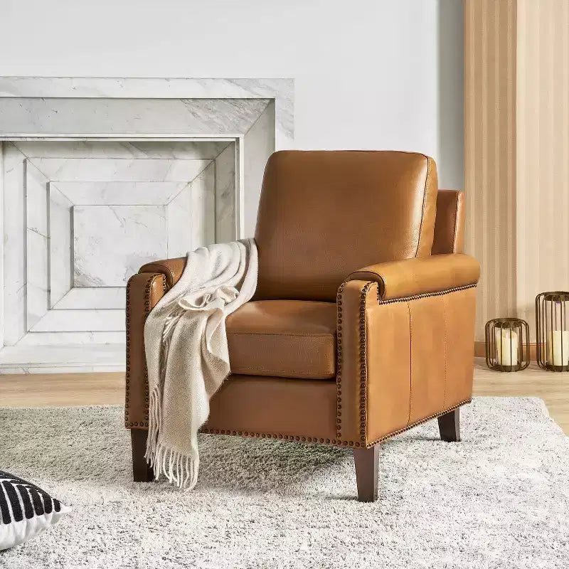 Fauteuil Hellmuth en cuir véritable avec coussin amovible et garnitures cloutées | HULALA HOME
