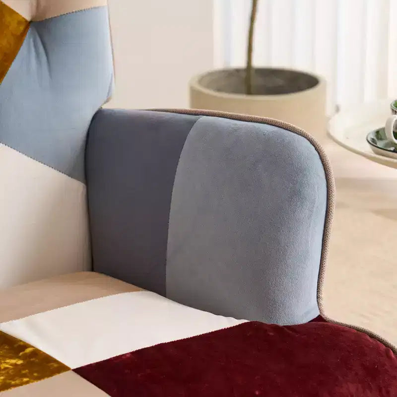 Fauteuil d'appoint à dossier haut capitonné Patchwork FERPIT avec pieds en bois d'hévéa