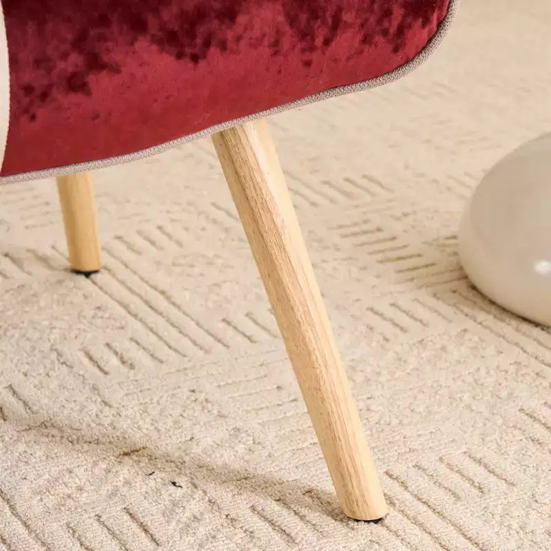 Fauteuil d'appoint à dossier haut capitonné Patchwork FERPIT avec pieds en bois d'hévéa