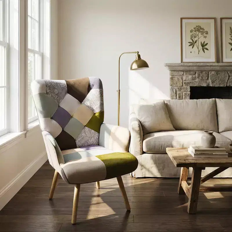 Fauteuil d'appoint à dossier haut capitonné Patchwork FERPIT avec pieds en bois d'hévéa