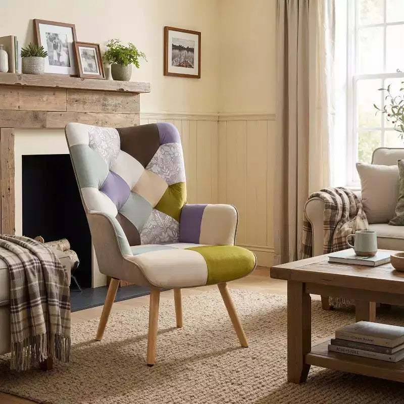 Fauteuil d'appoint à dossier haut capitonné Patchwork FERPIT avec pieds en bois d'hévéa