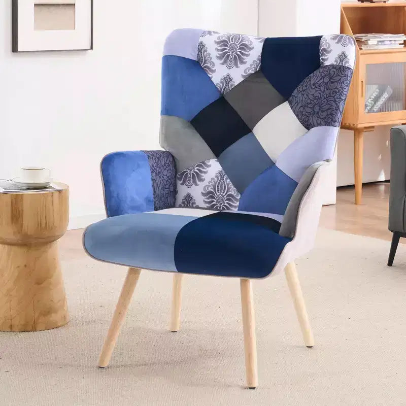 Fauteuil d'appoint à dossier haut capitonné Patchwork FERPIT avec pieds en bois d'hévéa