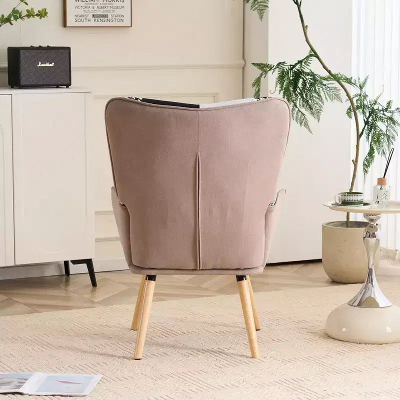Fauteuil d'appoint à dossier haut capitonné Patchwork FERPIT avec pieds en bois d'hévéa