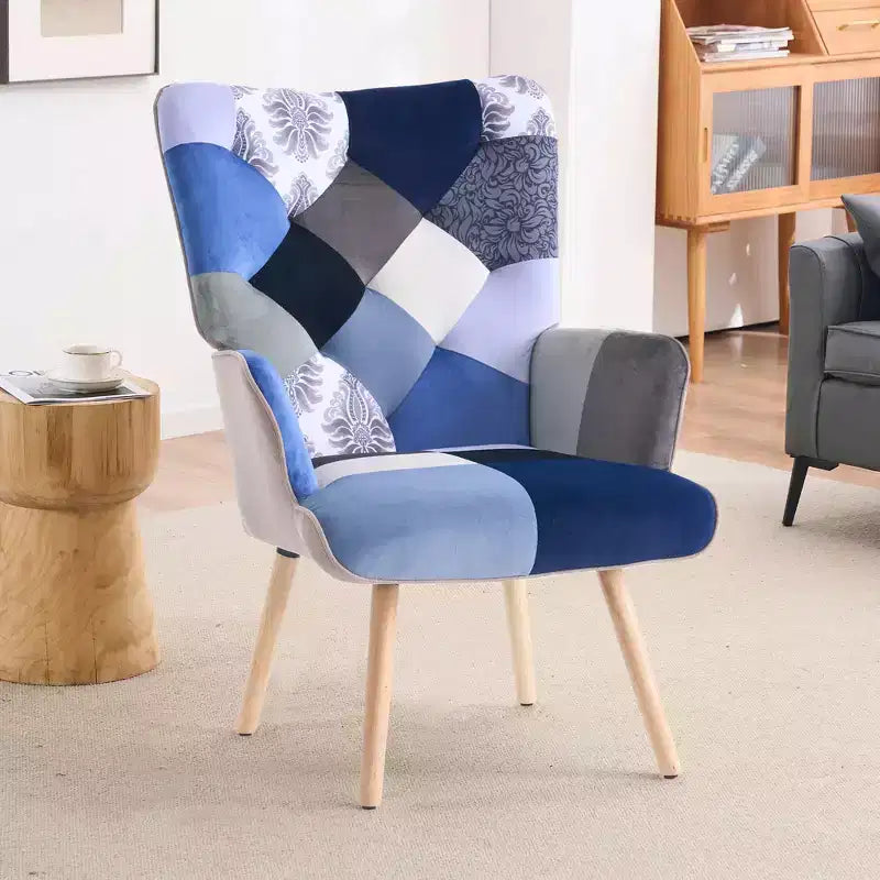 Fauteuil d'appoint à dossier haut capitonné Patchwork FERPIT avec pieds en bois d'hévéa