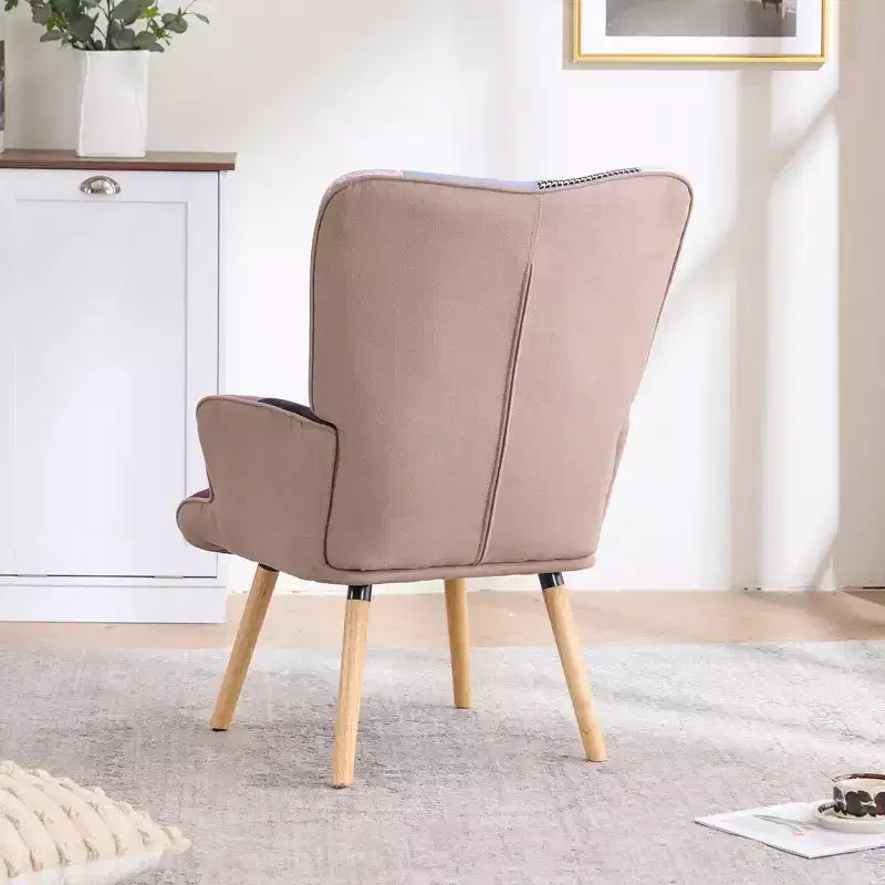 Fauteuil d'appoint à dossier haut capitonné Patchwork FERPIT avec pieds en bois d'hévéa
