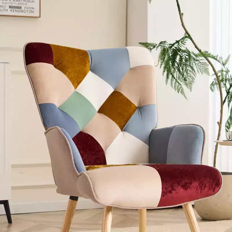 Fauteuil d'appoint à dossier haut capitonné Patchwork FERPIT avec pieds en bois d'hévéa
