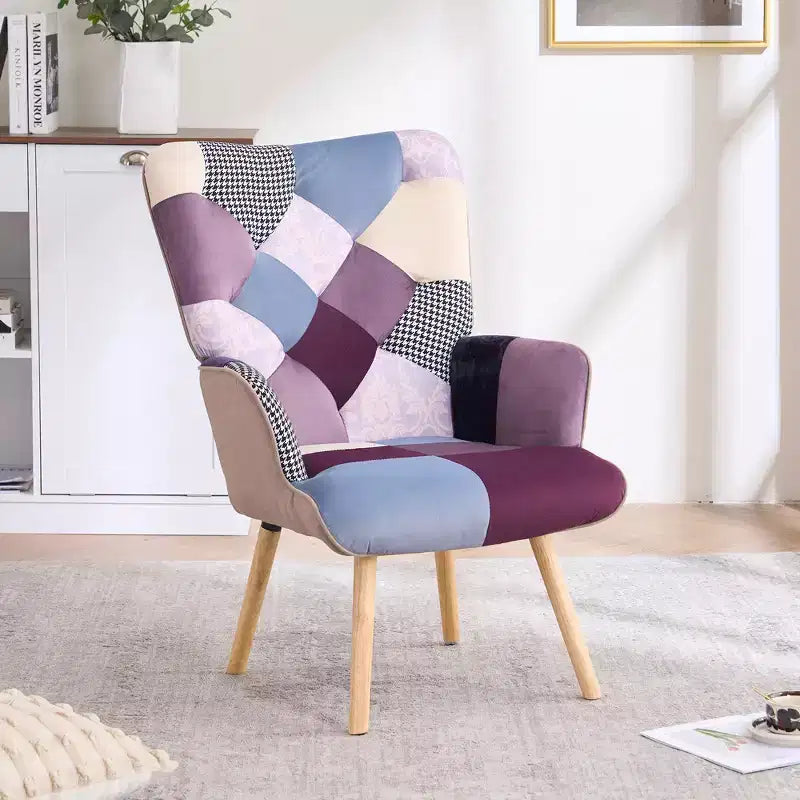 Fauteuil d'appoint à dossier haut capitonné Patchwork FERPIT avec pieds en bois d'hévéa