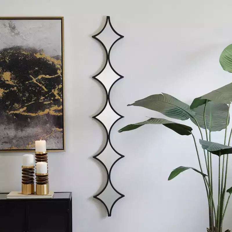 Miroir mural géométrique contemporain en métal avec motif en losanges - Olivia & May