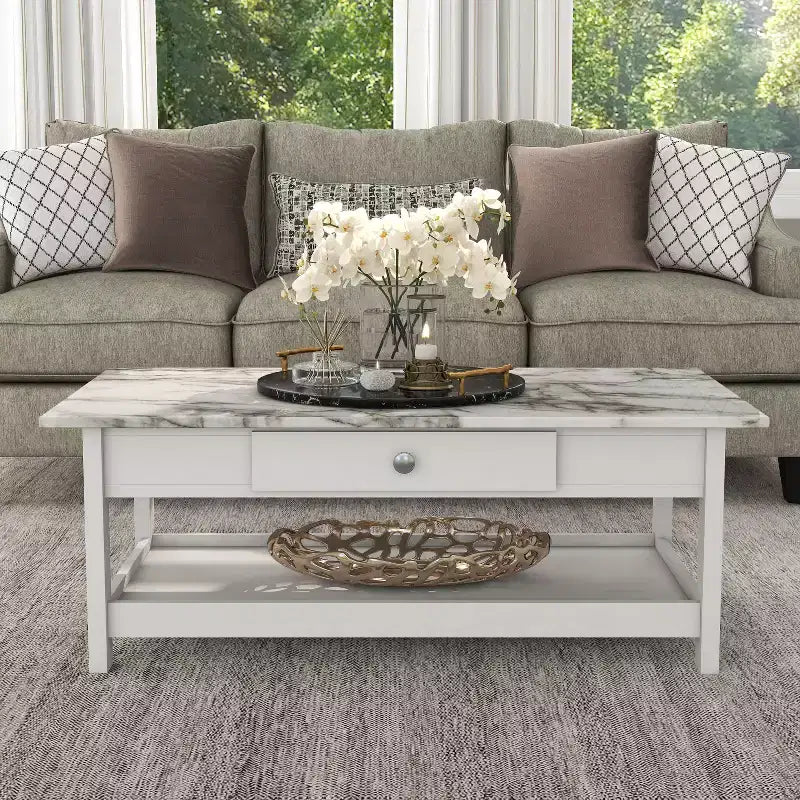 Lot de 4 tables basses Minsay avec plateau en faux marbre et rangement - HOMES: Inside + Out