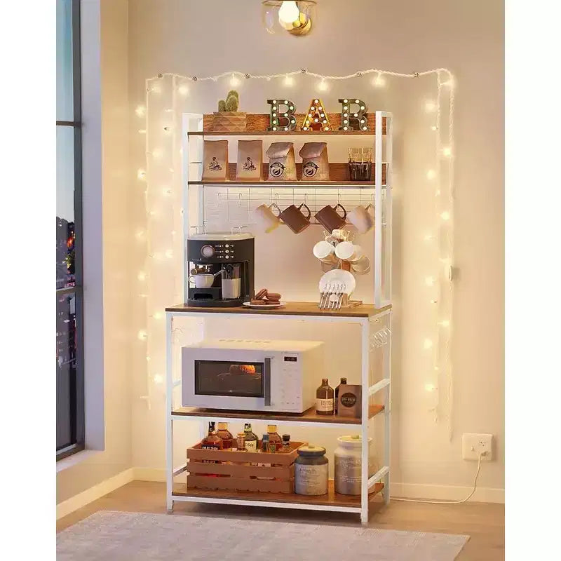 Étagère de cuisine VASAGLE avec prise électrique, 14 crochets, support à micro-ondes, bar à café réglable avec panneau en treillis métallique, étagère de rangement pour cuisine