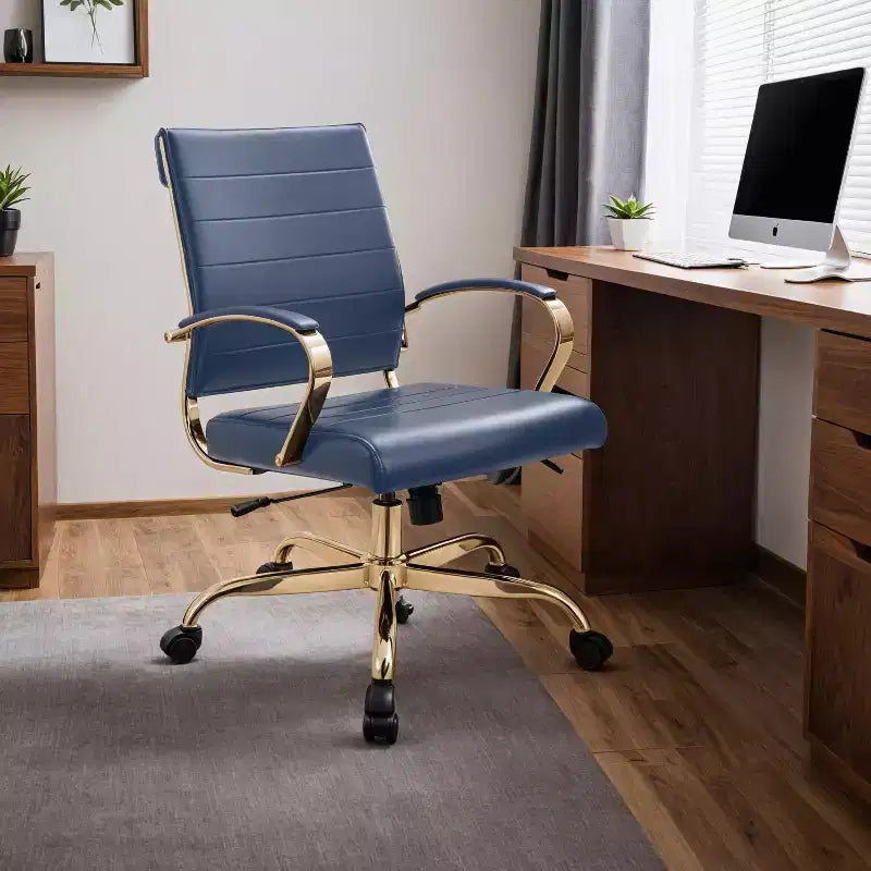 Chaise de bureau en cuir LeisureMod Benmar avec accents dorés, hauteur réglable, base pivotante, design ergonomique pour bureau à domicile, étude ou espace de travail
