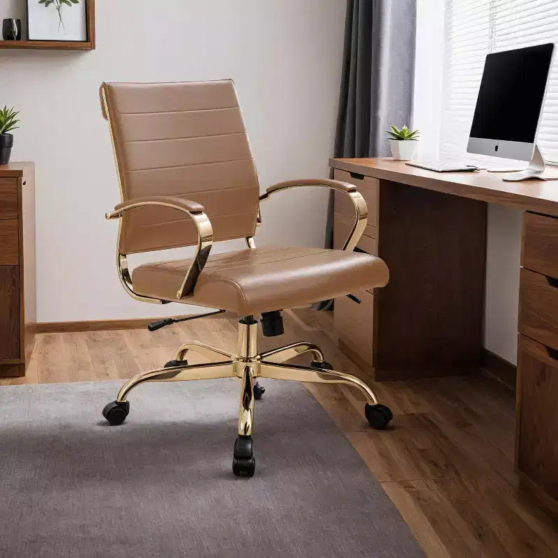 Chaise de bureau en cuir LeisureMod Benmar avec accents dorés, hauteur réglable, base pivotante, design ergonomique pour bureau à domicile, étude ou espace de travail