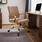 Chaise de bureau en cuir LeisureMod Benmar avec accents dorés, hauteur réglable, base pivotante, design ergonomique pour bureau à domicile, étude ou espace de travail