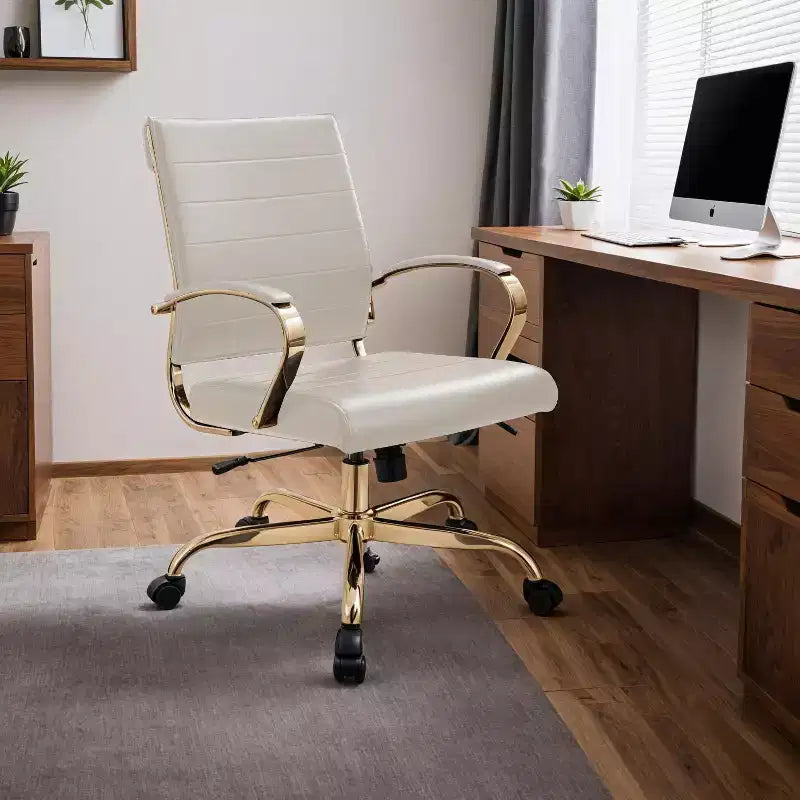 Chaise de bureau en cuir LeisureMod Benmar avec accents dorés, hauteur réglable, base pivotante, design ergonomique pour bureau à domicile, étude ou espace de travail